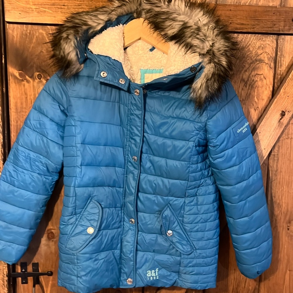 Abercrombie kids puffer on a rock with Sherpa lining size 11/12 girls